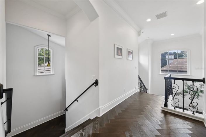 Image No.65-5 Bed Property for sale