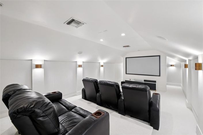 Image No.67-5 Bed Property for sale