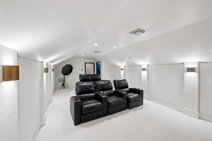 Image No.68-5 Bed Property for sale