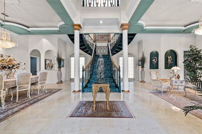 Image No.12-5 Bed Property for sale