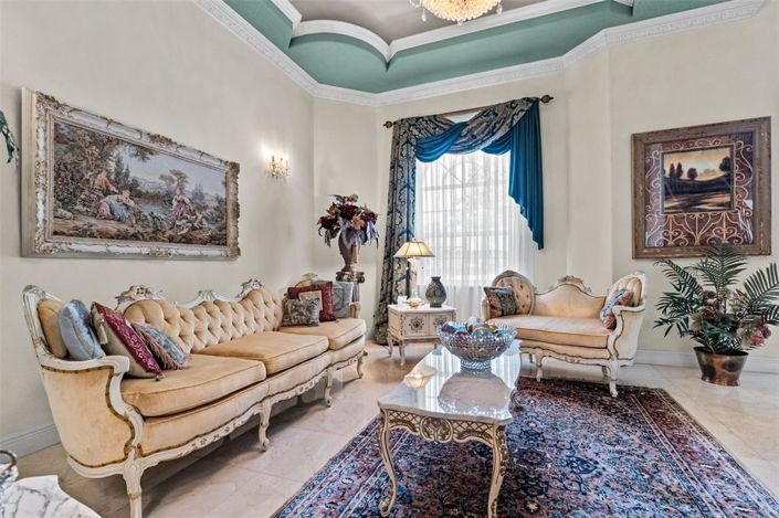 Image No.14-5 Bed Property for sale