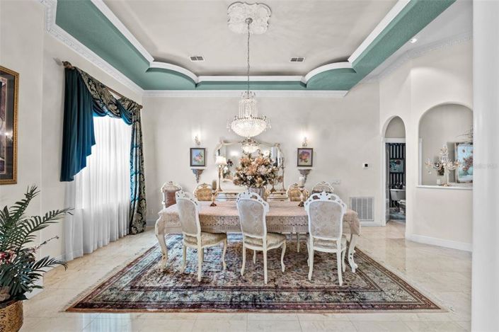 Image No.17-5 Bed Property for sale