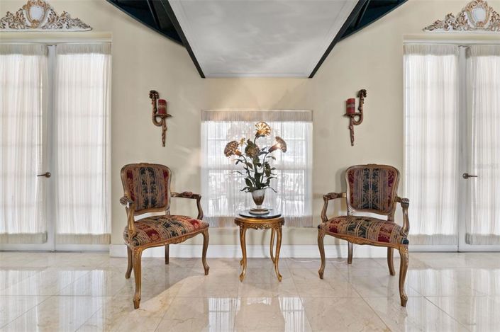 Image No.20-5 Bed Property for sale