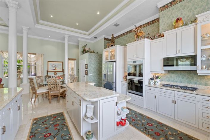 Image No.28-5 Bed Property for sale