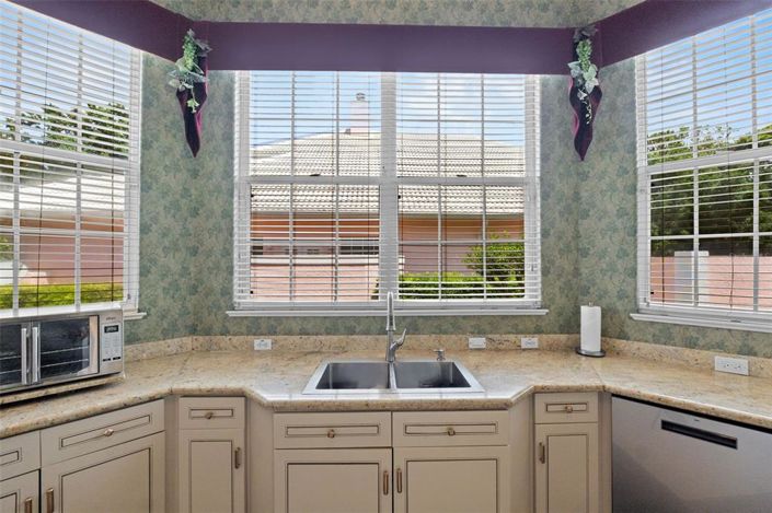 Image No.30-5 Bed Property for sale