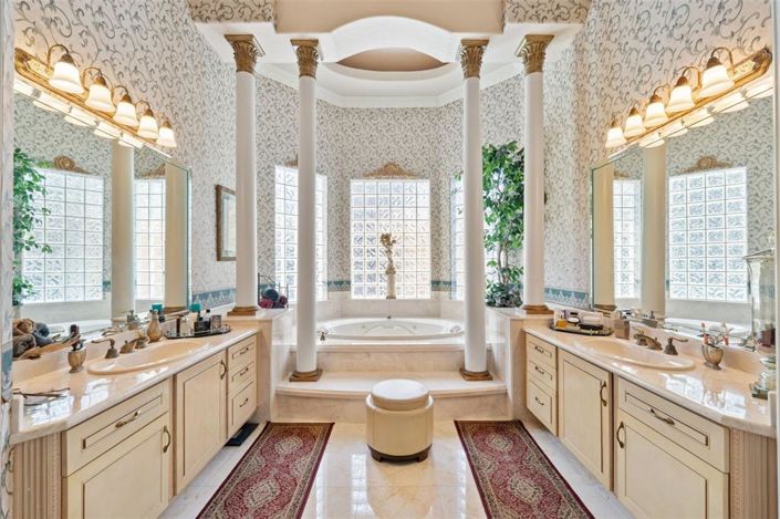 Image No.43-5 Bed Property for sale