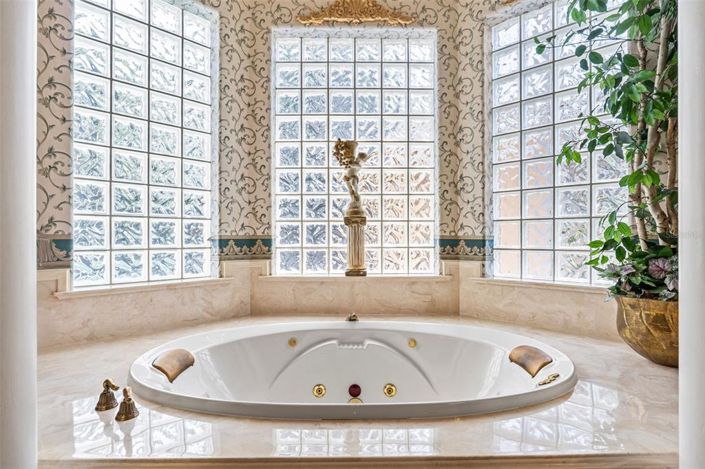 Image No.45-5 Bed Property for sale