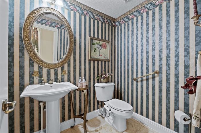 Image No.50-5 Bed Property for sale