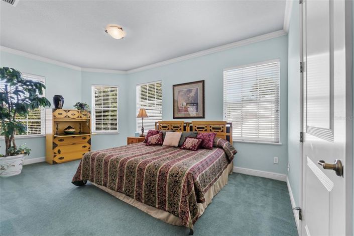 Image No.56-5 Bed Property for sale