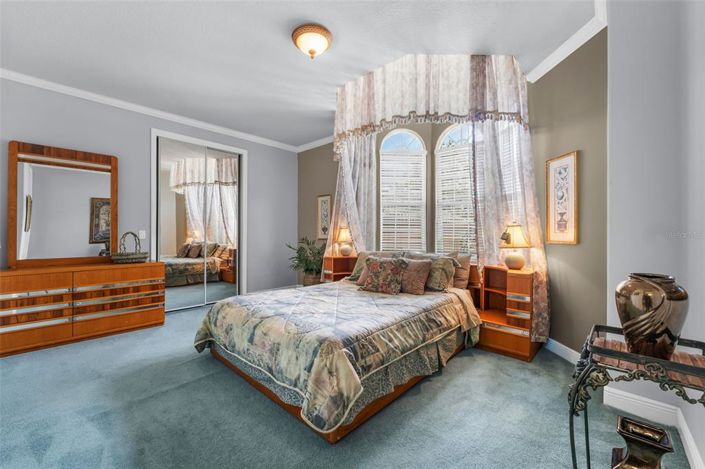 Image No.58-5 Bed Property for sale