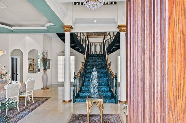 Image No.6-5 Bed Property for sale