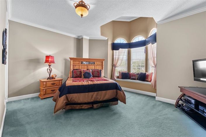 Image No.60-5 Bed Property for sale