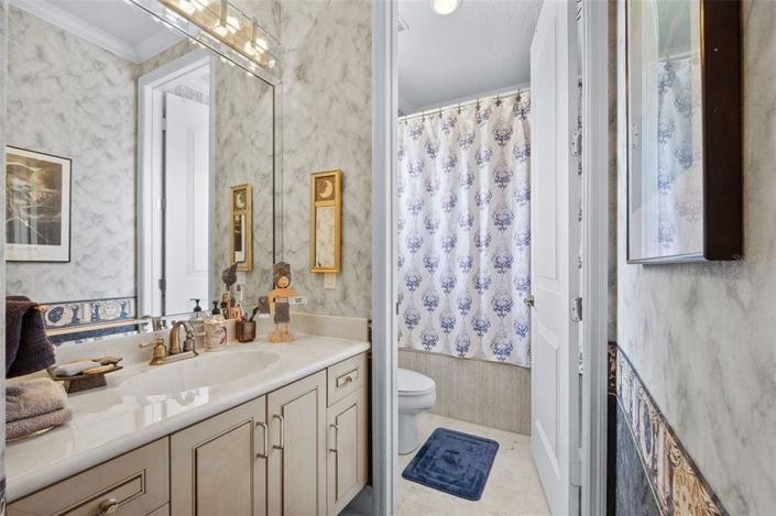 Image No.65-5 Bed Property for sale