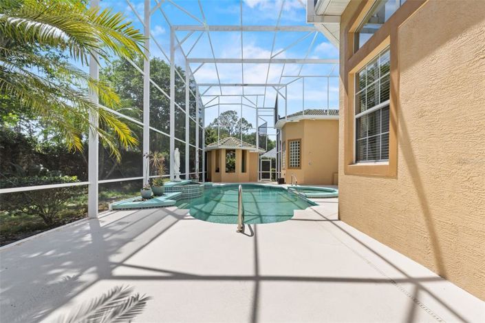 Image No.72-5 Bed Property for sale