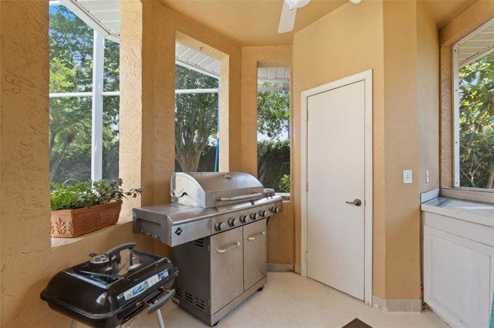 Image No.76-5 Bed Property for sale