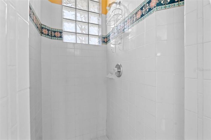 Image No.78-5 Bed Property for sale