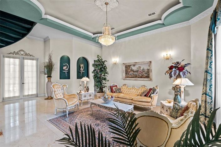 Image No.8-5 Bed Property for sale