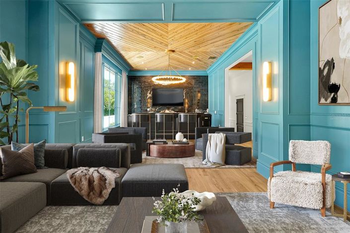 Image No.10-5 Bed Property for sale