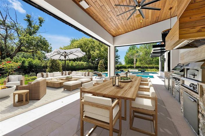 Image No.11-5 Bed Property for sale