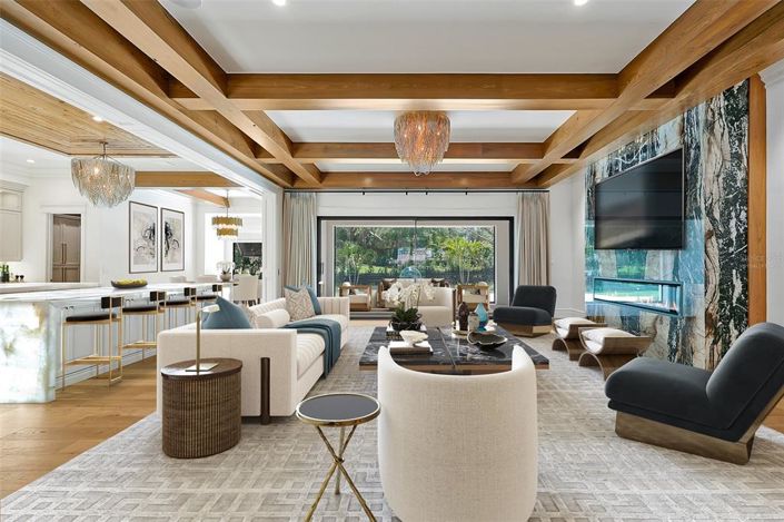 Image No.12-5 Bed Property for sale