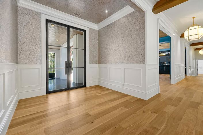 Image No.14-5 Bed Property for sale