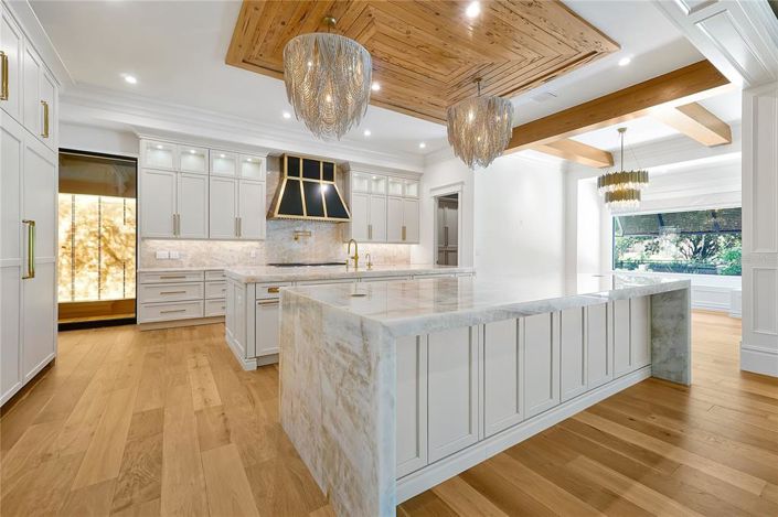 Image No.17-5 Bed Property for sale