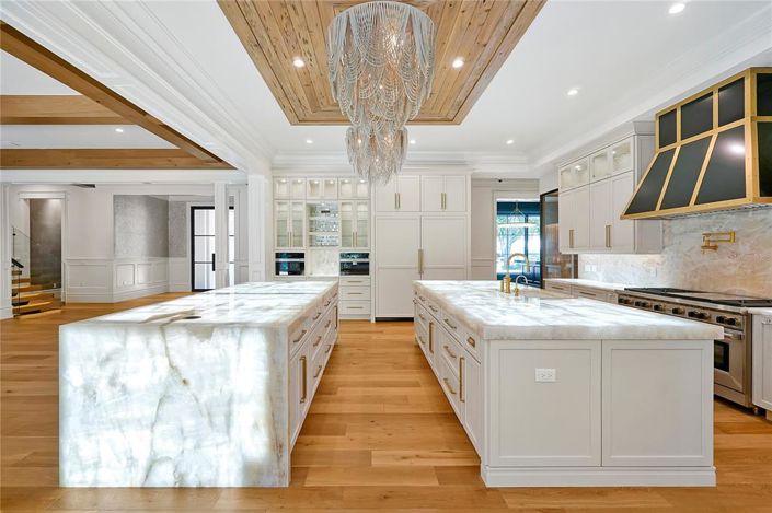 Image No.19-5 Bed Property for sale