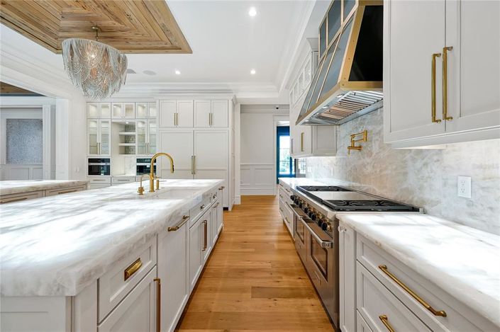 Image No.20-5 Bed Property for sale