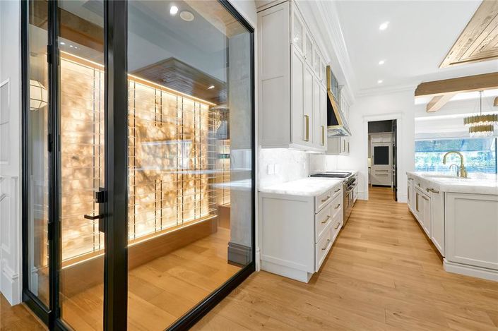 Image No.25-5 Bed Property for sale