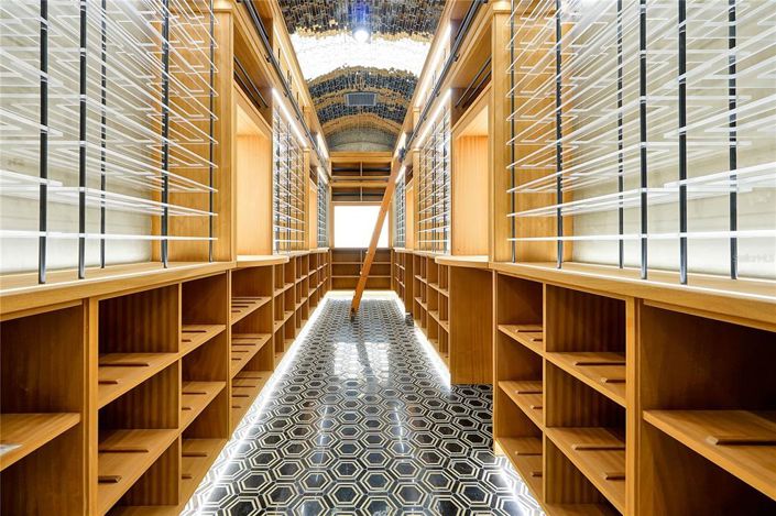 Image No.27-5 Bed Property for sale