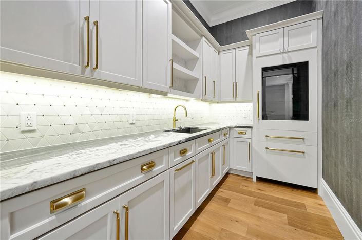 Image No.28-5 Bed Property for sale