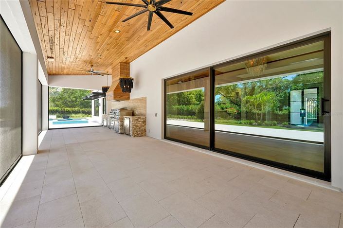 Image No.32-5 Bed Property for sale