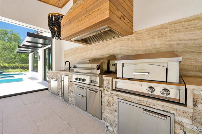 Image No.34-5 Bed Property for sale