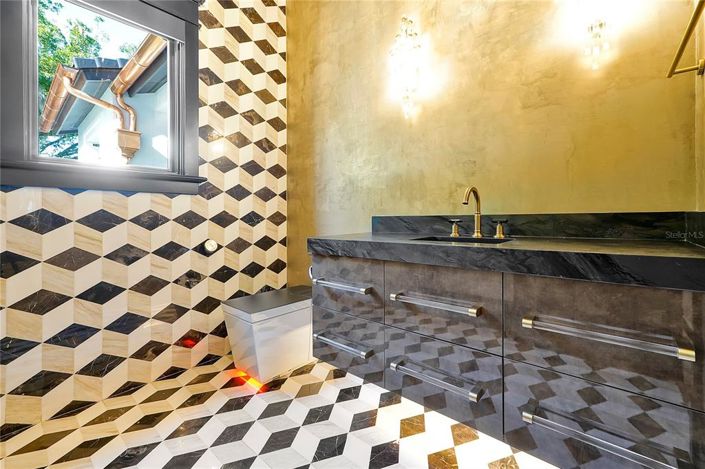 Image No.49-5 Bed Property for sale