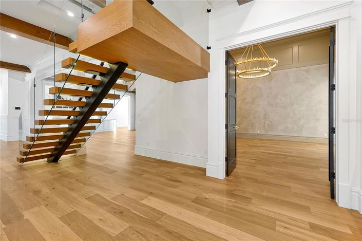 Image No.50-5 Bed Property for sale