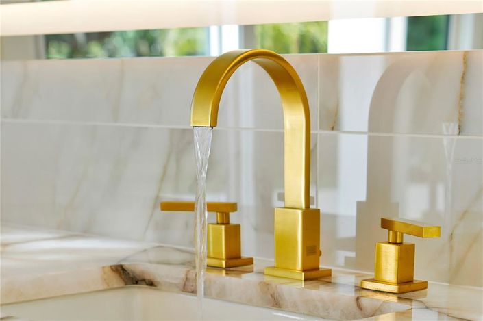 Image No.55-5 Bed Property for sale