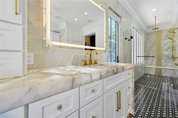 Image No.57-5 Bed Property for sale