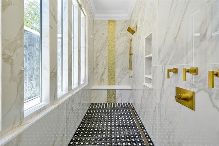 Image No.58-5 Bed Property for sale