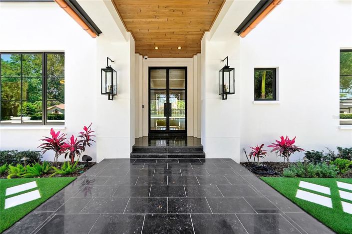 Image No.7-5 Bed Property for sale