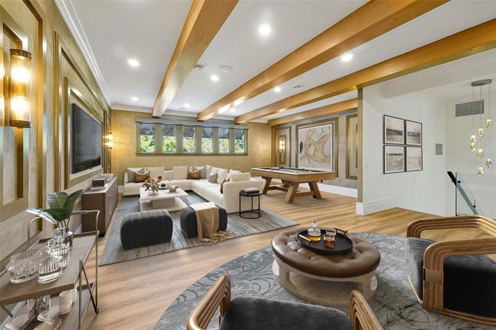 Image No.9-5 Bed Property for sale