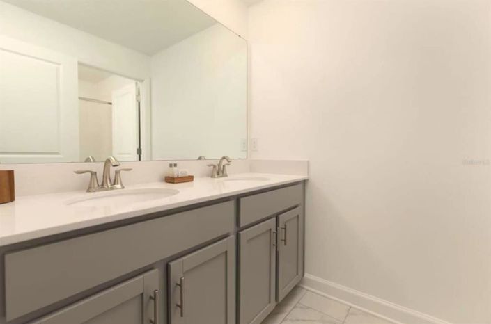 Image No.22-4 Bed Townhouse for sale