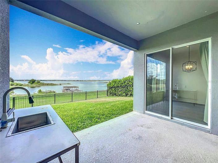 Image No.12-5 Bed Property for sale