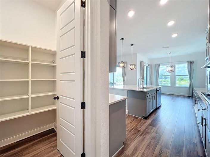 Image No.26-5 Bed Property for sale