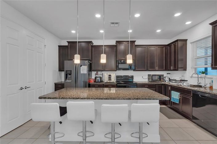 Image No.14-5 Bed Property for sale