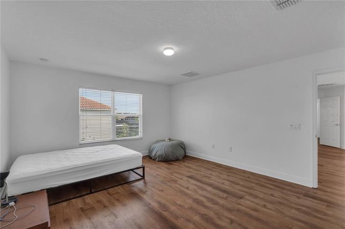 Image No.26-5 Bed Property for sale