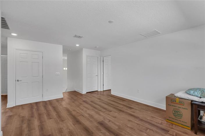 Image No.27-5 Bed Property for sale