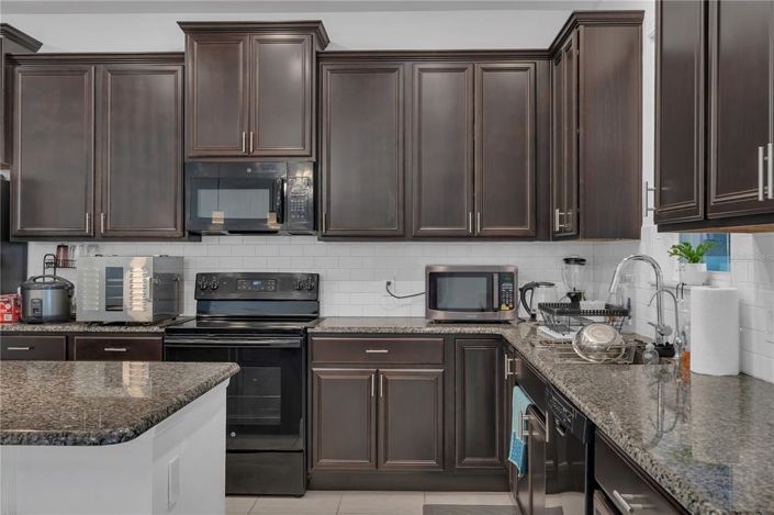 Image No.29-5 Bed Property for sale