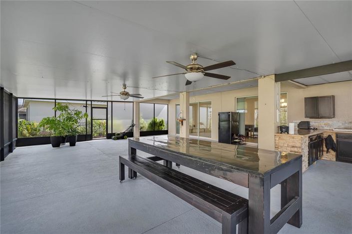 Image No.5-5 Bed Property for sale