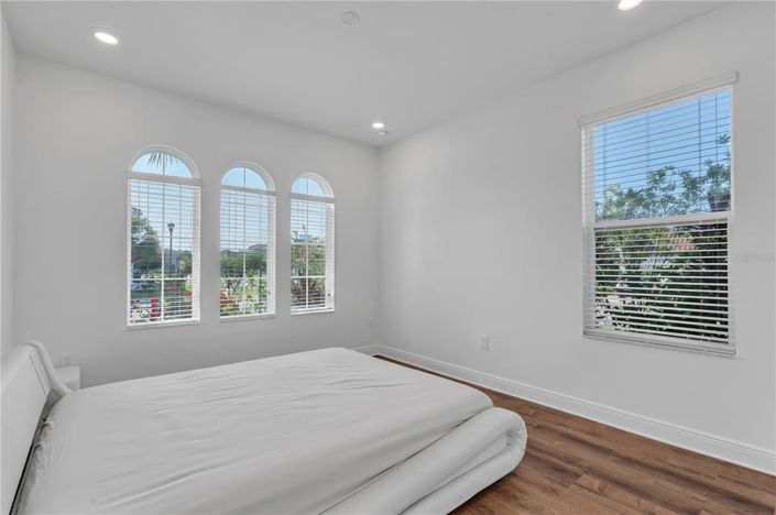 Image No.83-5 Bed Property for sale