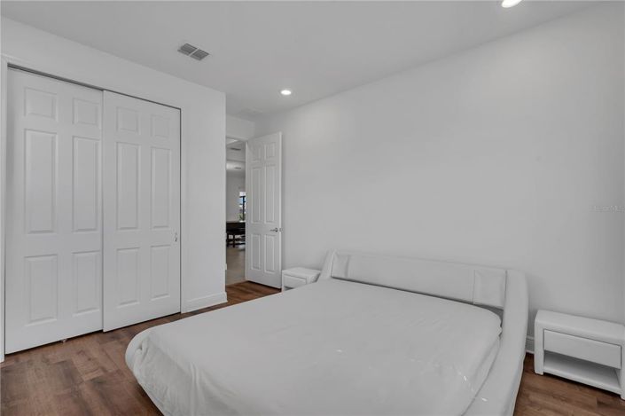 Image No.84-5 Bed Property for sale